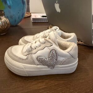 GBG Los Angeles Cream Sneakers with Glitter Heart